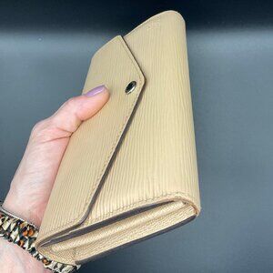 A cond Louis Vuitton Portefeuille Sarah Epi Long Wallet - ivory